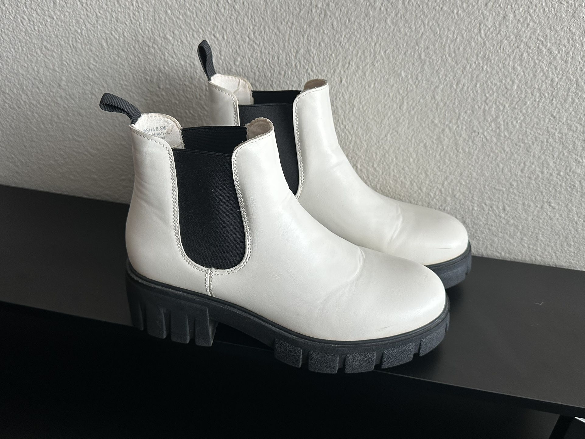 Women’s Faux Leather Boot (Size 8.5)