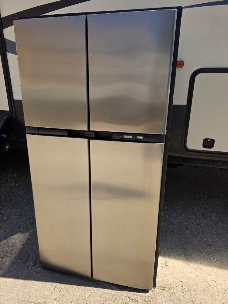 Norcold 2118 RV Refrigerator Used