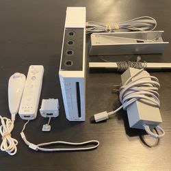 White Nintendo Wii With Retro Games Installed ( Zelda, Mario, Super Smash Bros) $150 OBO