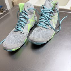 Wrestling shoes
