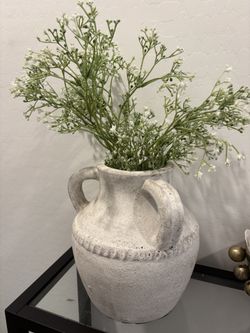 Vase w/ flowers 