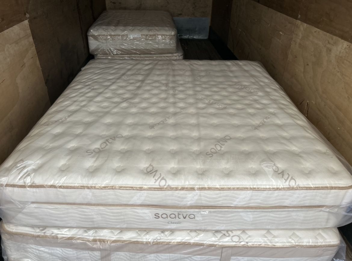 Saatva Classic Luxury Mattress – Excellent Condition 