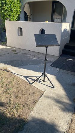 Metal Music Stand with Tripod Base black color adjustable high easy to carried excellent condition