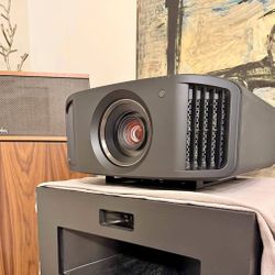 JVC 4k Projector DLA-NX5BK