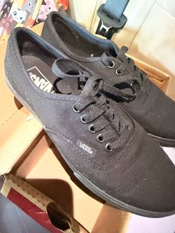 Size 9 women new vans black
