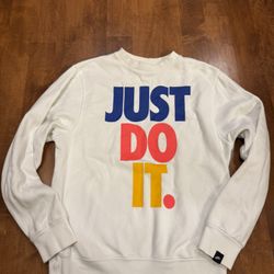 Women’s Nike just do it sweatshirt shipping available