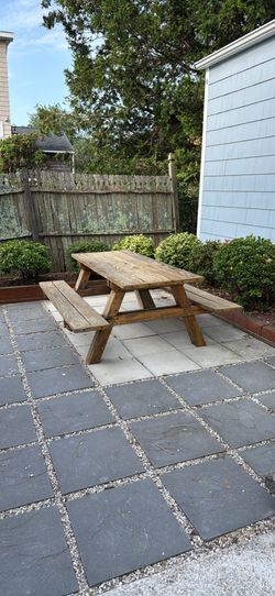 Picnic table