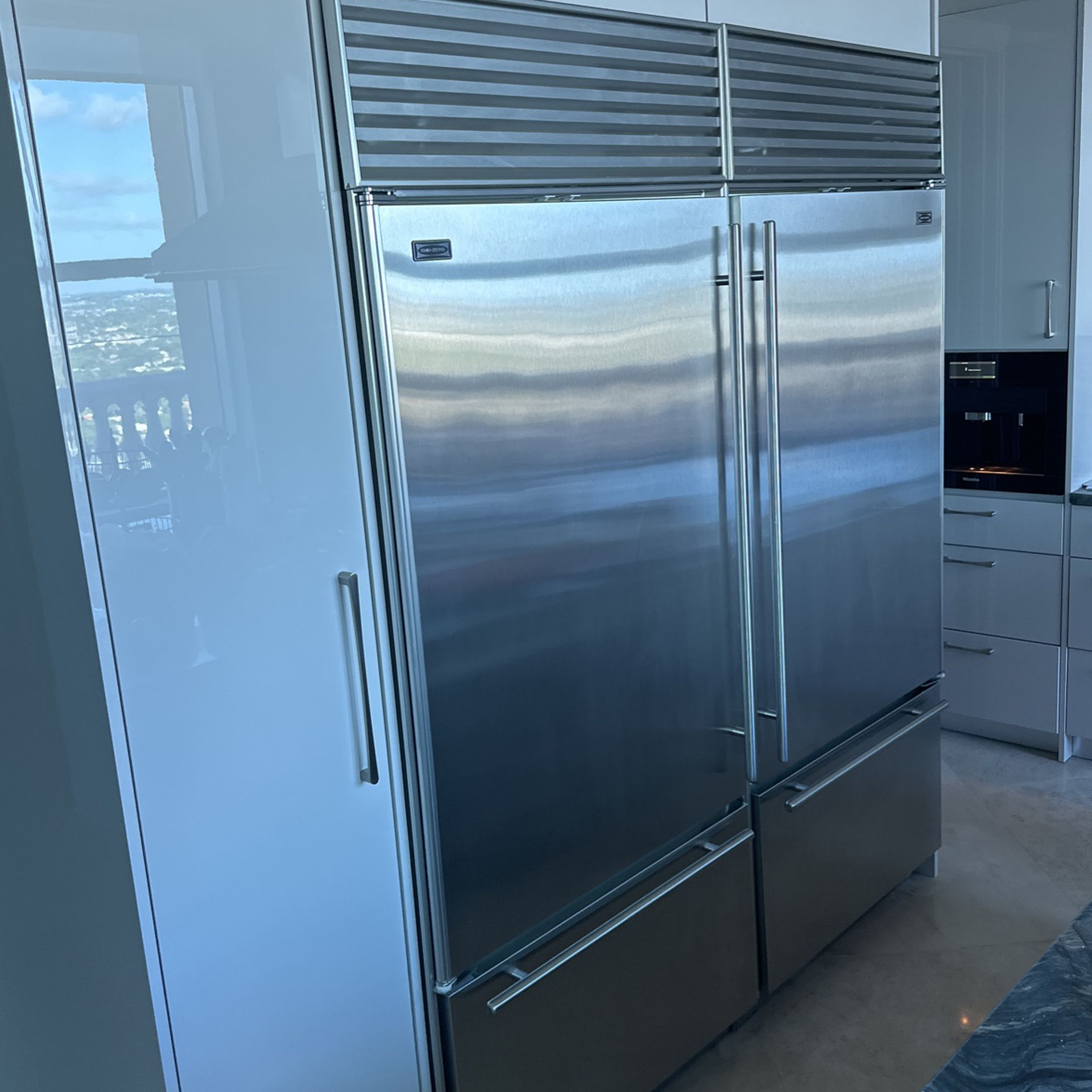 Sub-zero Refrigerator Side By Side 