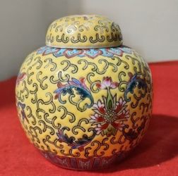4" Vintage Famille Rose Ginger Jar w/Lid Hand Enameled Made In Jingdezhen Marked