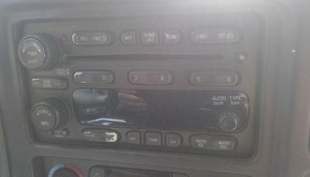 2001- 2005 Chevy OEM Tahoe radio