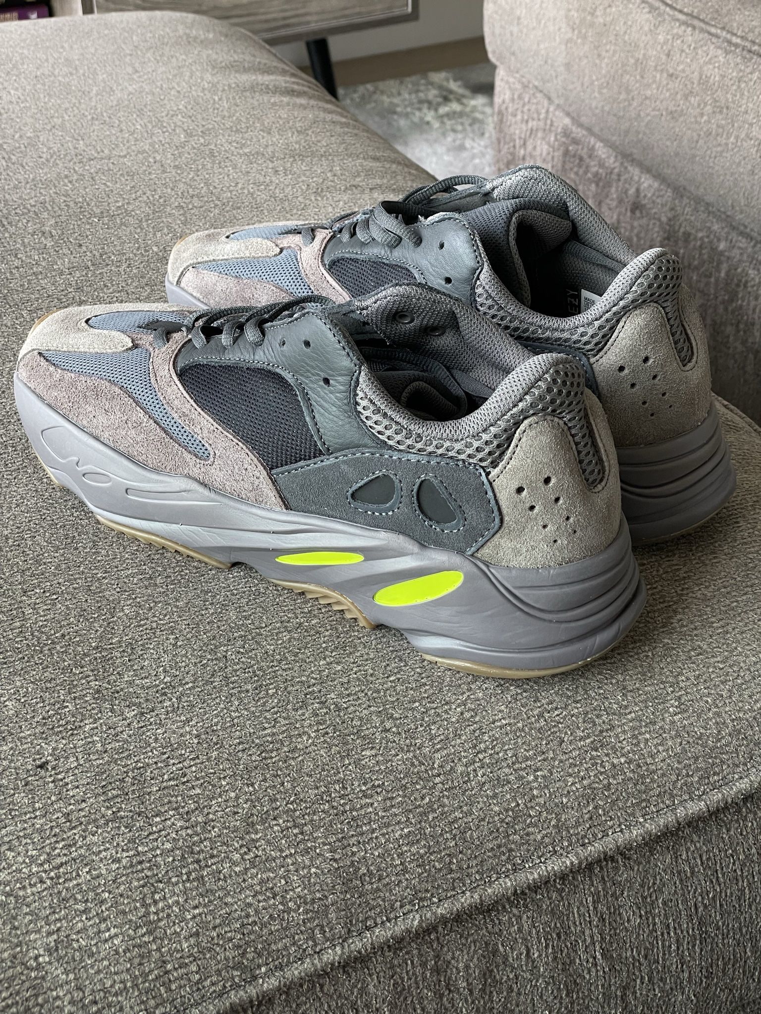 YEEZY Boost 700 ‘Mouve’ Sneakers