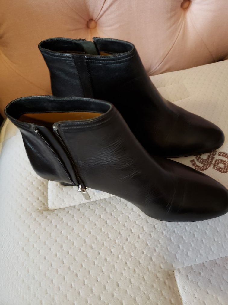 Women size 7 Coach boots