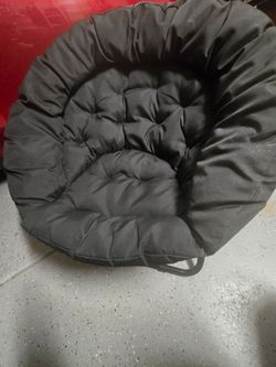Round folding chair