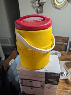 igloo 2 gallon water jug