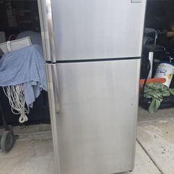 Fridgedaire Refrigerator 