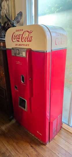 Vintage Coca Cola Machine