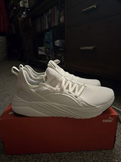 Size 9 Women's Pumas