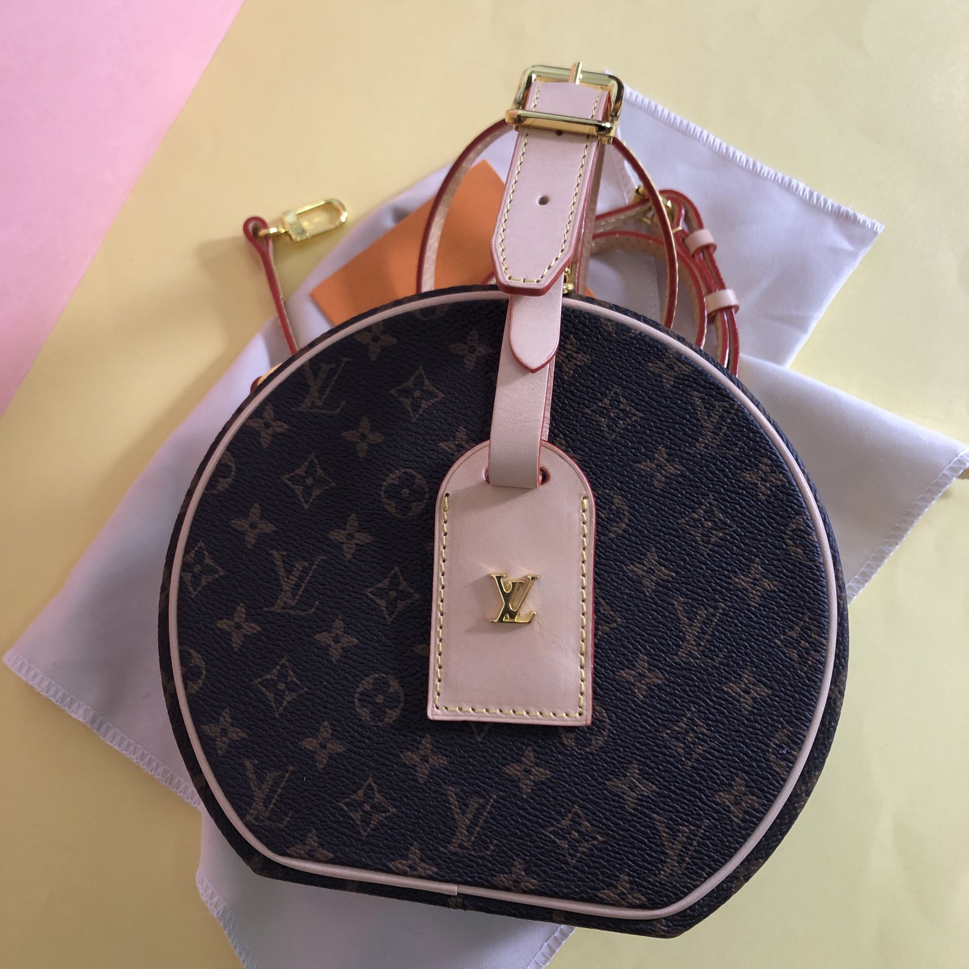 AUTHENTIC Louis Vuitton Boite Chapeau Souple MM Crossbody shoulder Bag  monogram