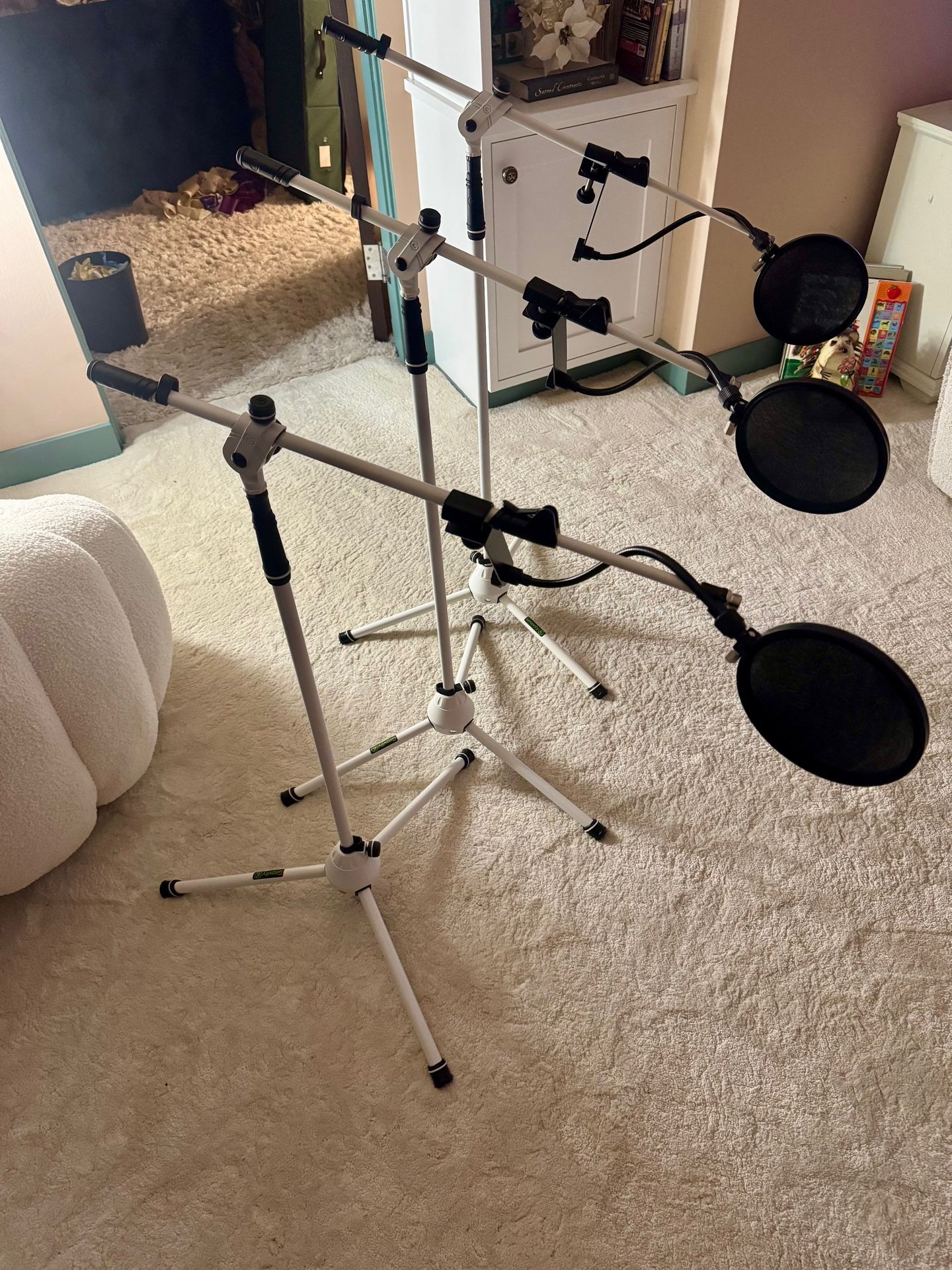 3 NEW White Microphone Stands With Screens By Gravity