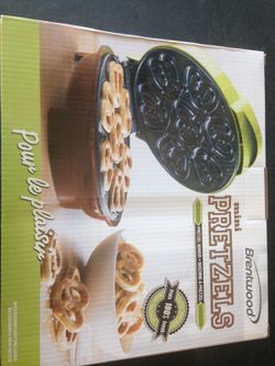 Mini Pretzel maker. (NEW)