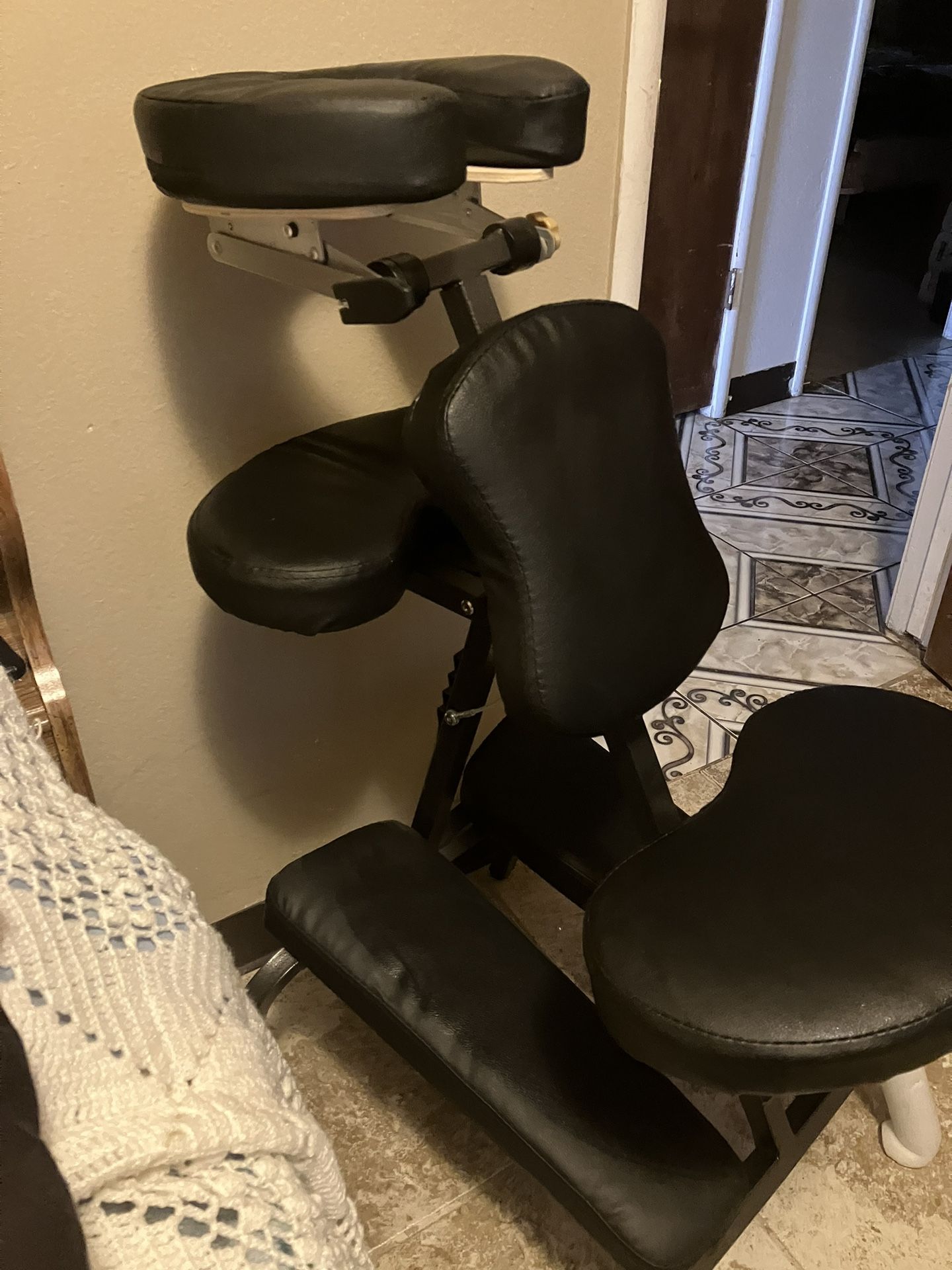 Massaging Chair