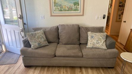 Queen size sofa with pull out bed