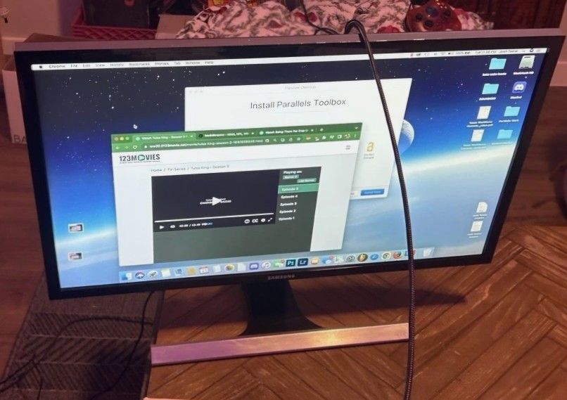 Samsung  28 Inch  4K UHD LED-Lit Computer Monitor