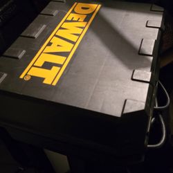 DeWalt dw364k Heavy-Duty Circular Saw with Electric Brake