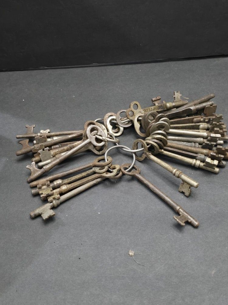 Antique Lot Of Skeleton Keys - 30