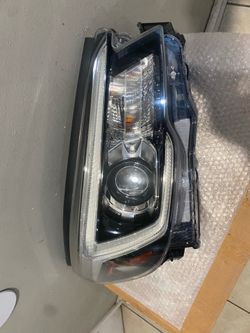 2019-2021 Subaru forester right headlight