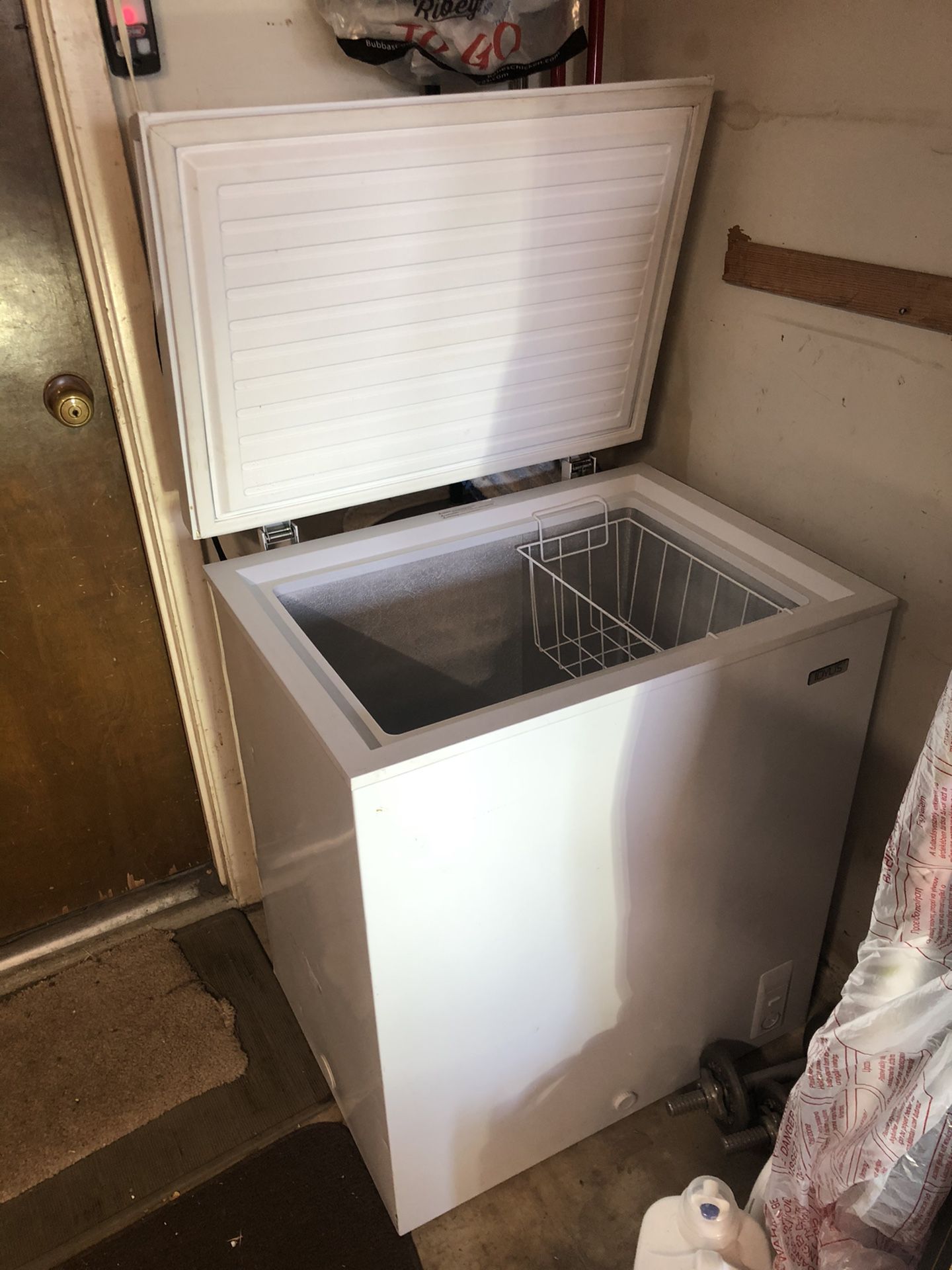 Idylis chest freezer 5 cubic ft - works!