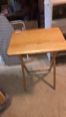Folding table