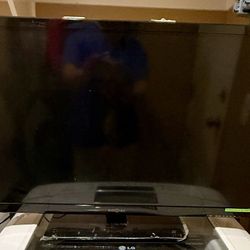 32” INSIGNIA TV/DVD Combo