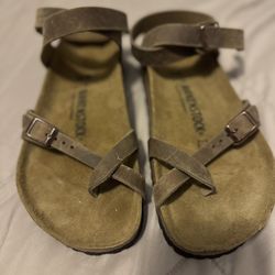 NEW Birkenstock Womens Yara Sandal - W/9