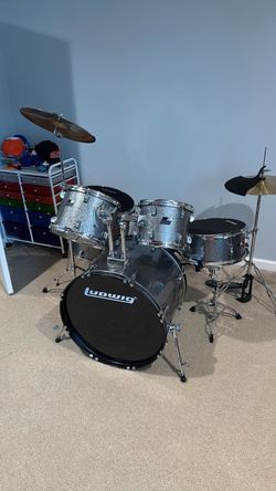 5pcs Drum Set w/ Symbals and Practice Pads