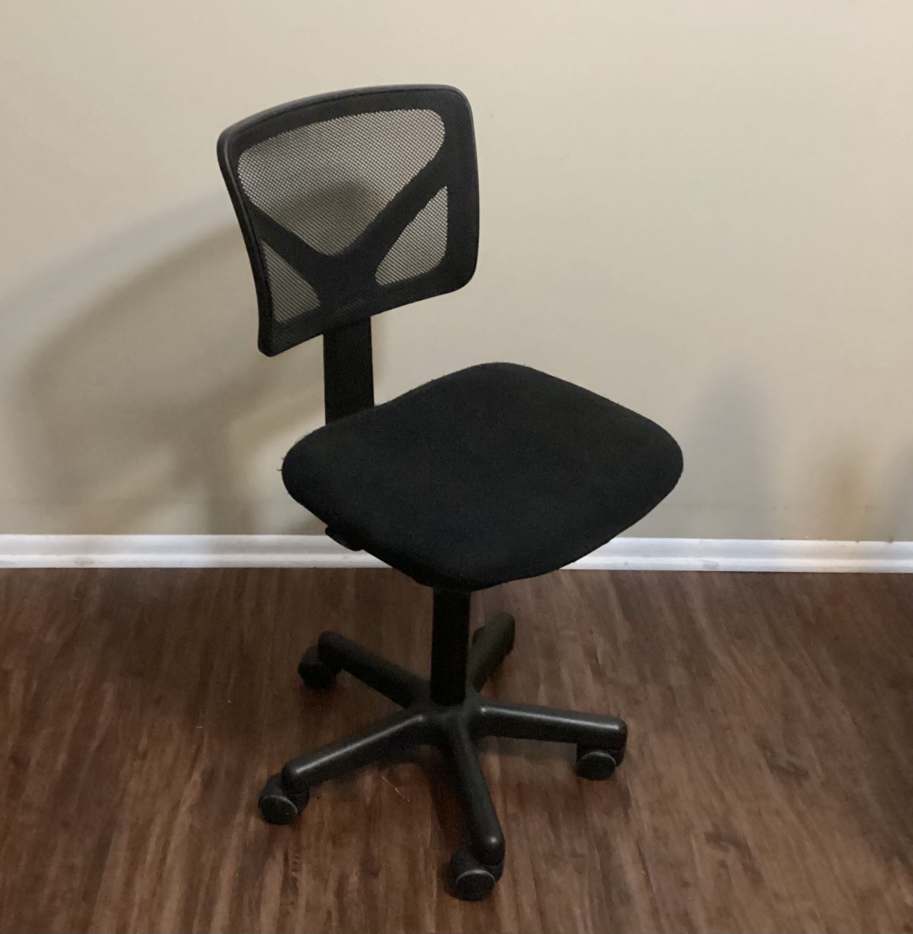 Office Chair with Mesh Back - Height Adjustable