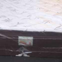 Brand New King Size Pillowtop Mattress Included Box Spring Free Delivery 