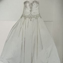 Strapless Corset Wedding Gown – Beaded, Preserved, Worn Once (Size 6–8)