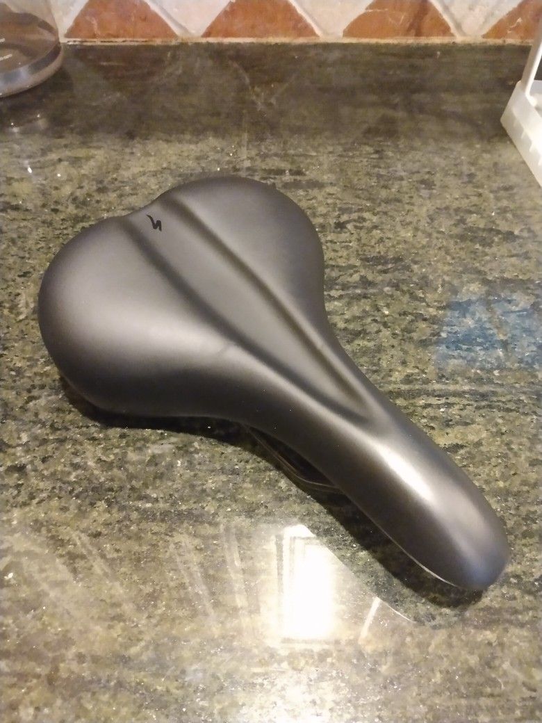 Like NEW Specialized Milano Gel Saddle $30 FIRM