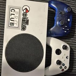 Xbox Series S With 2 Controls 