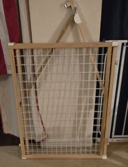 Extra-Wide Wire Mesh Wooden Baby Gate: Pressure Mounted Baby Gate for Doorway