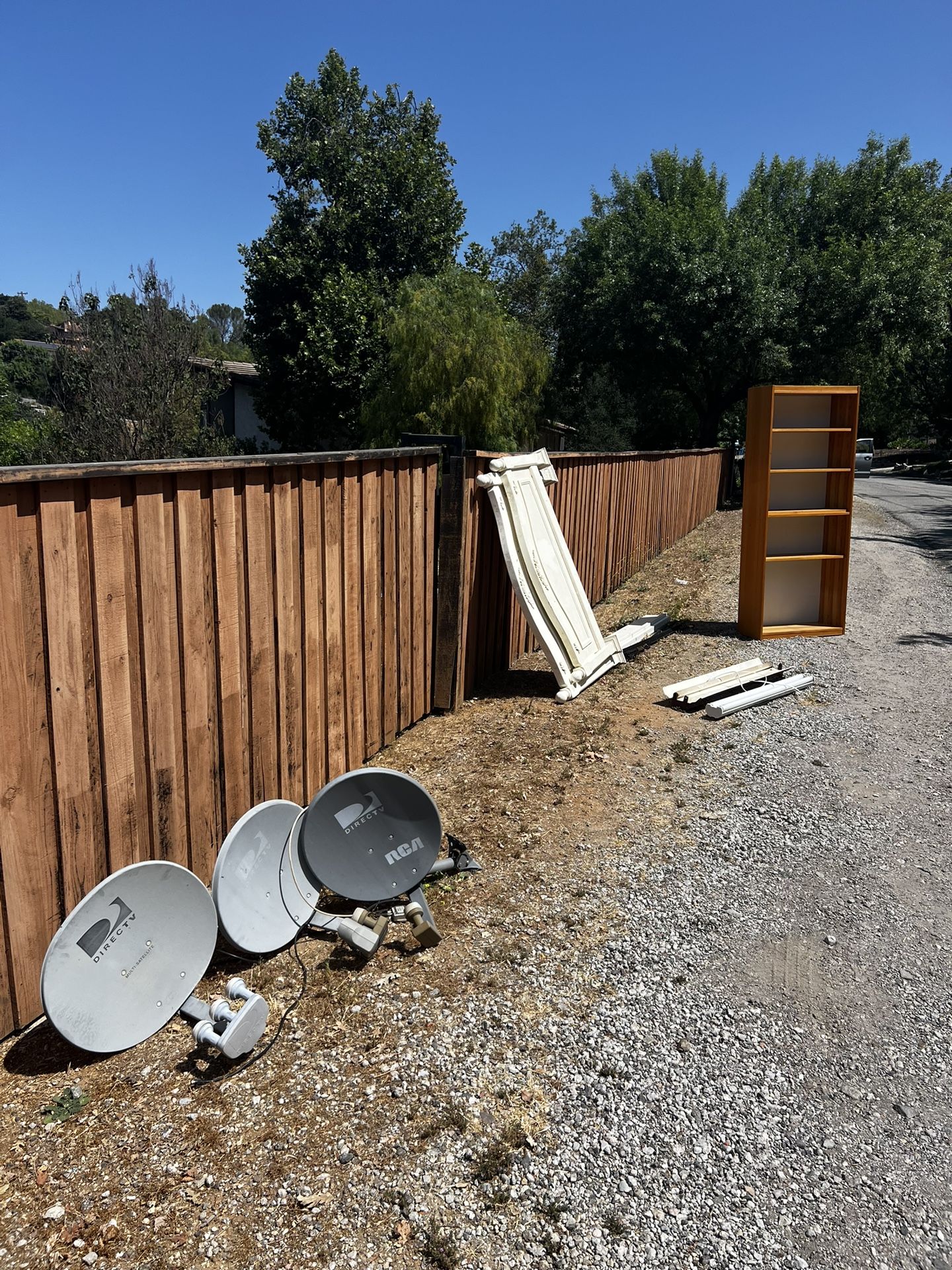 FREE! CURB ALERT!!! Wednesday 6/25 (address in desc.)