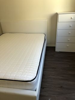 Bed with 5 drawer chest