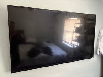 Vizio TV never use it / Wall Mount Included