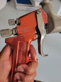 Snap-on BF700 paint spray gun, identified by the text embossed on the body.