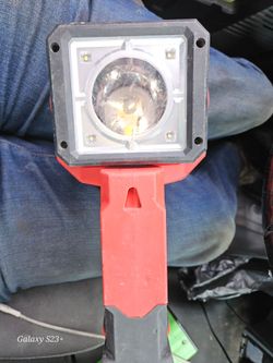 Milwaukee flashlight