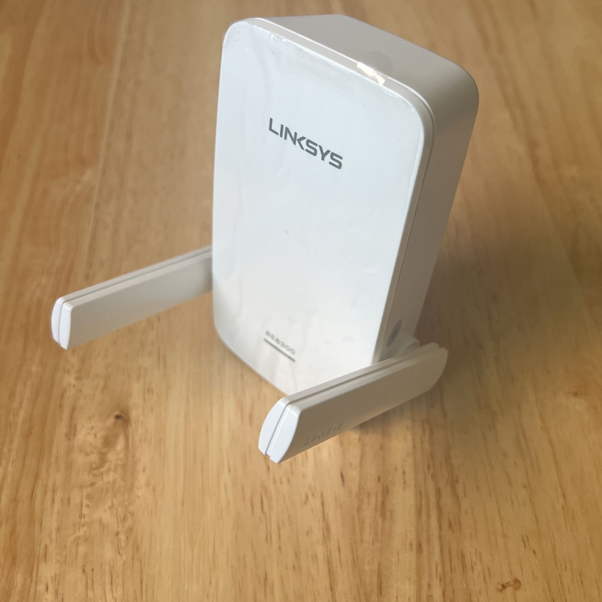 Linksys - AC750 Boost Range Extender - White