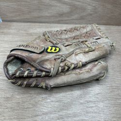 Wilson WS4 A9714 Baseball Glove Right Hand Staff Series