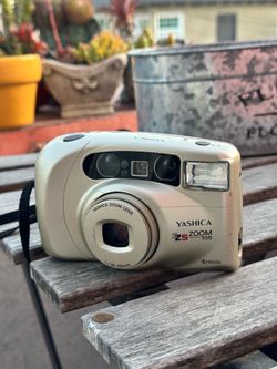 Vintage Yashica EZ Zoom 105 - 35mm camera