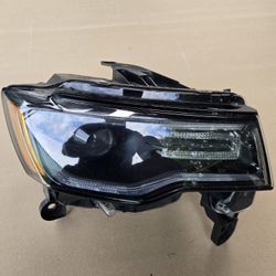 Jeep Grand Cherokee Headlight 